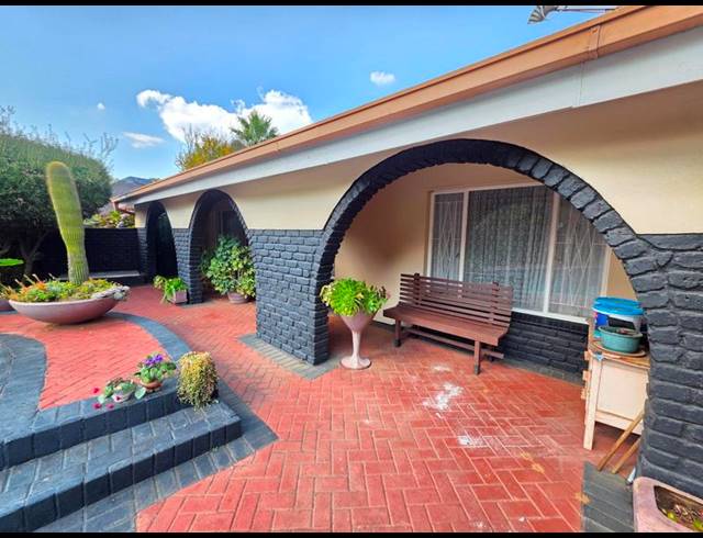 4 BEDROOM HOUSE FOR SALE IN GOLF PARK